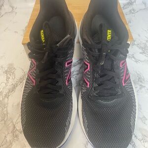 NB New Balance Running Shoes Pink & Black Women’s Athletic Shoes Size 7